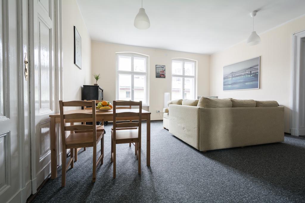Hostel Awangarda Poznan Bagian luar foto