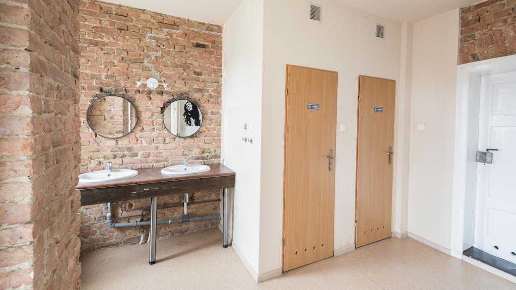 Hostel Awangarda Poznan Bagian luar foto