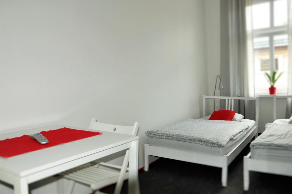Hostel Awangarda Poznan Bagian luar foto